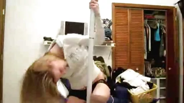 アマチュア輪姦プールテーブル エッチ 動画 女の子 向け