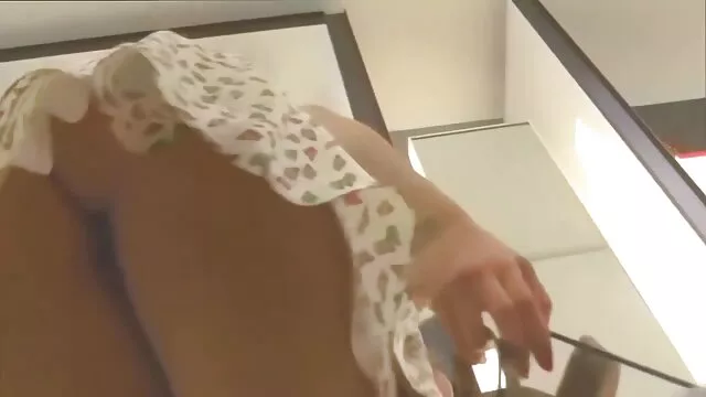 男はカメラをセットアップし、彼らは彼が教授と性交を助けたので、彼は正しかった。 女の子 の ため の av