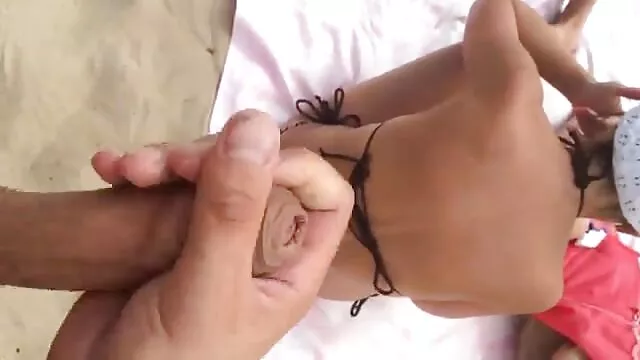 かなりブルネットFucks滑りとおもちゃ。 女の子 の ため の アダルト ビデオ