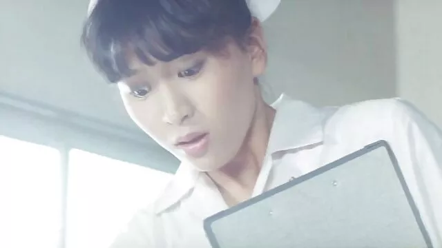 入れ墨されたドイツの熟女は大きなコックを吸う。 女の子 専用 av