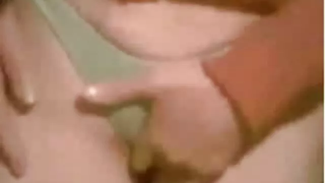 アジアのイケメンは巨大な白いコックを吸い、ボールに乗ります。 女の子 の エッチ 動画